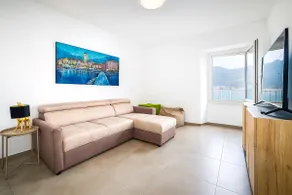 lake front house with lake view and garage - Image 3