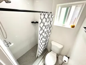 Private 1BR Guesthouse | • Parking • Canyon Crest - Image 4