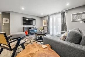 King of the Hill! Gracious 2BR, Dazzling Design! - Image 3