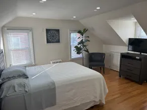 Modern 1 Bedroom Apartment - Image 3