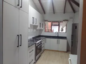 OppiC beach house | 4BR Sleeps 10 | Pool and braai - Image 4
