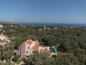 Green Hideaway • Private Oasis Near Town by etouri - Image 5