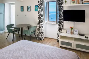 Romantic studio w sea view, terrace & parking - Image 3
