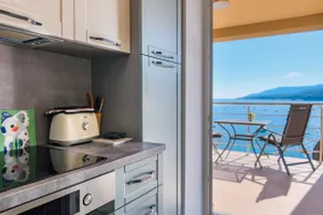 Romantic studio w sea view, terrace & parking - Image 4