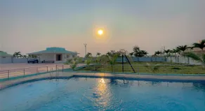 King Farmhouse - Luxury - Image 2