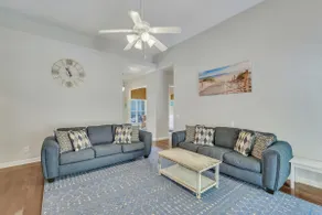 Family friendly, private patio & backyard - Image 5