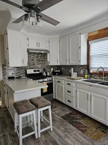 Beautiful lake view, fire pit, fenced, no pet fee! - Image 3