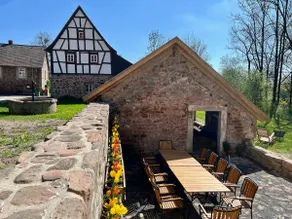 Lakeside apartment on historic castle courtyard - Image 4