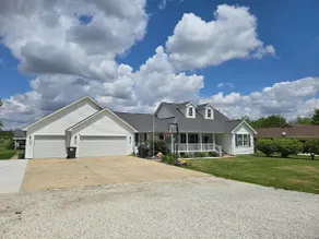 Great home to unwind 15 minutes from Champaign Urbana and University of Illinois - Image 4