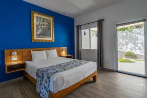 Palmas 1 - Queen bed, private patio and parking - Image 2