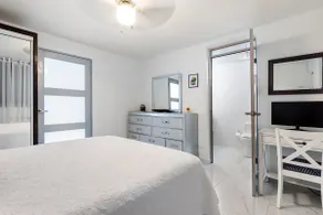 Centric 1 bed apt w power generator/washer-dryer - Image 5