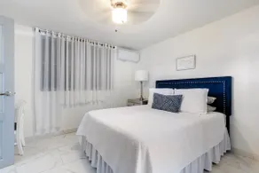 Centric 1 bed apt w power generator/washer-dryer - Image 3