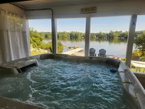 Blue Breeze - Private lakefront w/ Hot Tub - Image 4