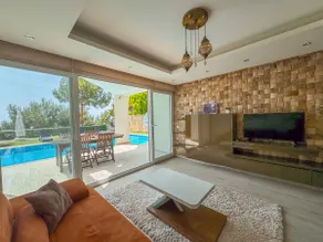 Luxury villa with private pool - Image 5