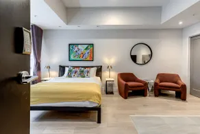 A10 | Modern Studio | Courtyard View - Image 4