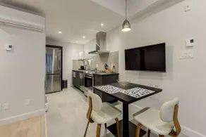 A10 | Modern Studio | Courtyard View - Image 3