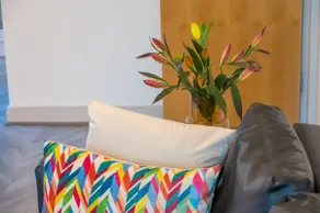 Stylish Belfast City Centre 2 Bedroom Apt Free Parking - Image 5