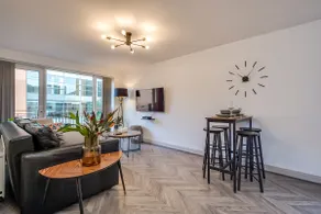 Stylish Belfast City Centre 2 Bedroom Apt Free Parking - Image 2