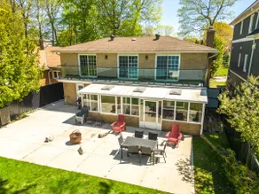 Luxury 5 Bdrm Lakefront Cottage With Sunset View - Image 3