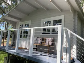 Cosy, intimate cabin with kitchenette and en-suite - Image 2