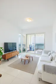 Lovely Two-Bedroom Apartment with Pool Access - Image 2