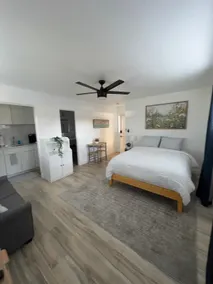 Cozy Studio | Centrally Located | Free Parking - Image 4