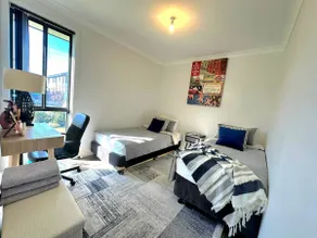 Modern 2BR home| Private| Luxury  | Oran Park Stay  Free Parking | Free Wi-Fi   - Image 3