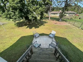 Very nice 3 bedroom home with fireplace and space - Image 2