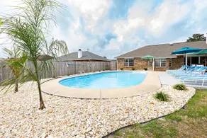 Spacious Private Pool Home Near Beaches & shopping - Image 3
