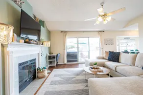 Spacious Private Pool Home Near Beaches & shopping - Image 5