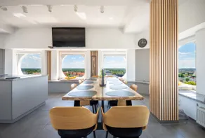 Exclusive 100 m² penthouse with 360° view and AC - Image 2
