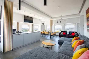 Exclusive 100 m² penthouse with 360° view and AC - Image 3