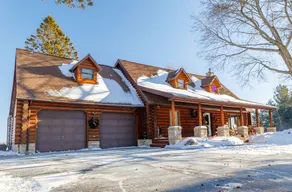 Custom Log Home - Hot Tub, Sauna, King Bed, AC - Image 2