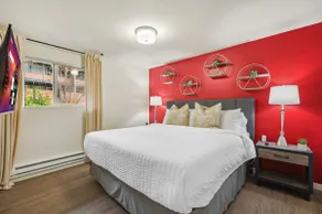 Bellevue 1BR | Mins to DT | Parking+W/D | 30-Night - Image 2