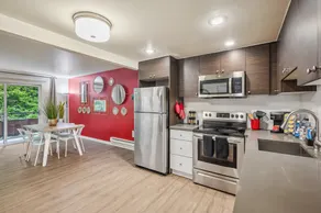Bellevue 1BR | Mins to DT | Parking+W/D | 30-Night - Image 3