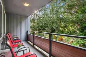 Bellevue 1BR | Mins to DT | Parking+W/D | 30-Night - Image 5