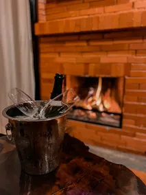 Chalet with hot tub and lake view - Image 4