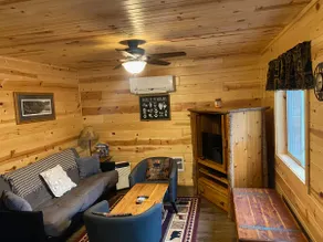 Two bedroom cottage w/ access to trails! - Image 4