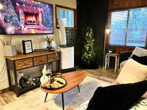 *New Modernized small Cabin+Hot-tub+Fenced Yard!AC - Image 3