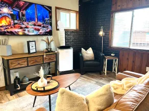 *New Modernized small Cabin+Hot-tub+Fenced Yard!AC - Image 4