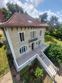 Large villa surrounded by nature - Image 3