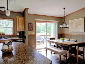 Spacious Lodge With Lake Access Near The Dells - Image 4