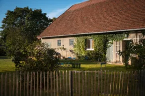 Country house with private garden and great views - Image 2
