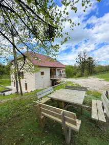 Beautiful south-facing apartment surrounded by nature. - Image 3