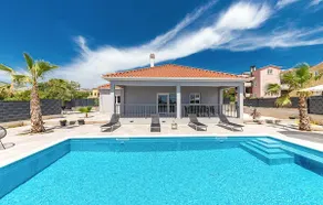 Villa Pipic with pool - Image 2