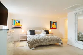 Luxe Detached 3 Bed Luxe House on Exclusive Private Estate Close to Coast Free Hot Tub Sleeps 6 Private Parking for 2 Cars - Image 3