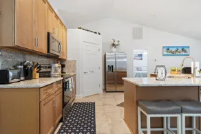 Charming 4BD home near I-85 large fenced yard - Image 5