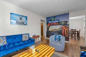 Indigo Bungalow w/AC, Fully Fenced Yard, W/D, Garage, 3 Smart TVs, Speedy Wi-Fi - Image 2