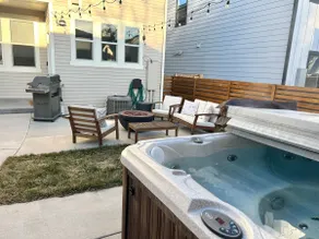 Modern Townhome|Walk to Downtown|Private Hot Tub - Image 5