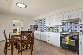 Lovable Loft w/AC, Large Balcony, King Beds, W/D, Garage, 3 Smart TVs, Fast WiFi - Image 4